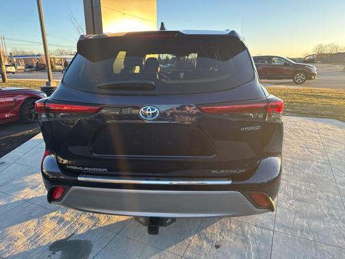 2021 Toyota Highlander Hybrid Platinum