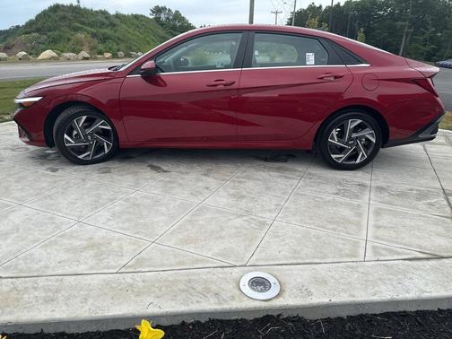 2025 Hyundai ELANTRA SEL Convenience