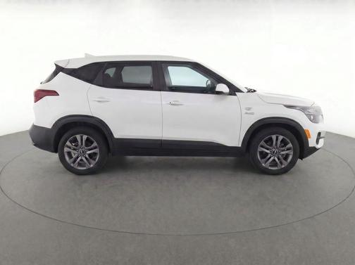 Snow White Pearl 2021 Kia Seltos LX