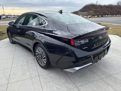 2025 Hyundai SONATA Hybrid SEL