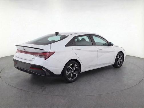 2025 Hyundai ELANTRA HEV SEL