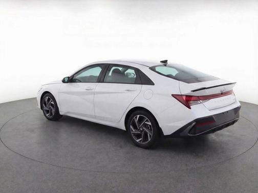 2025 Hyundai ELANTRA HEV SEL