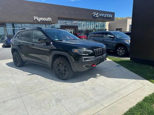 Diamond Black 2022 Jeep Cherokee Trailhawk