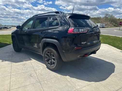 Diamond Black 2022 Jeep Cherokee Trailhawk