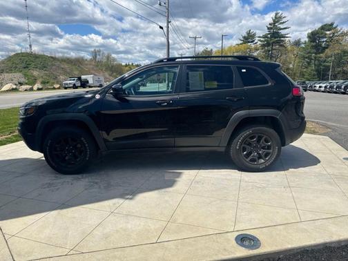 Diamond Black 2022 Jeep Cherokee Trailhawk