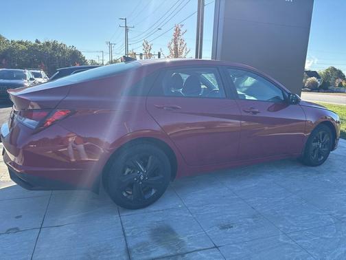 2022 Hyundai ELANTRA SEL