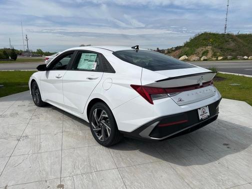 2025 Hyundai ELANTRA HEV SEL Sport