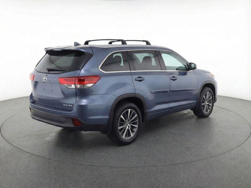 Black 2019 Toyota Highlander XLE