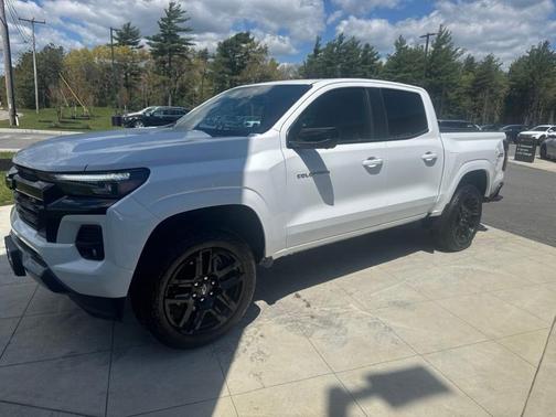 Summit White 2025 Chevrolet Colorado Z71