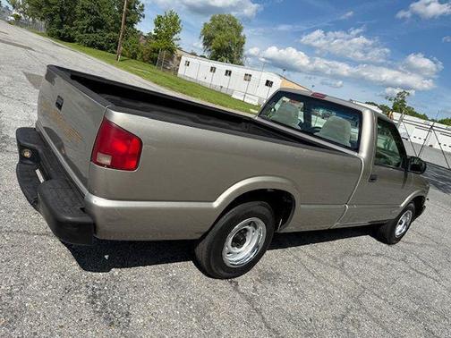 2002 Chevrolet S-10 Base