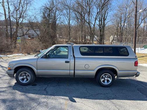 2001 Chevrolet S-10 Base