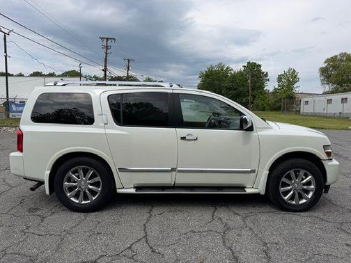 2010 INFINITI QX56 Base