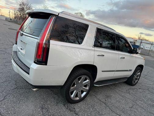 2017 Cadillac Escalade Luxury