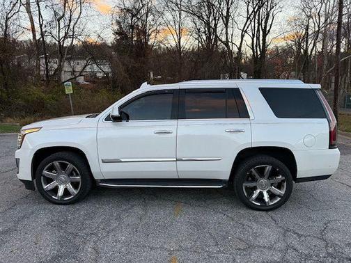 2017 Cadillac Escalade Luxury