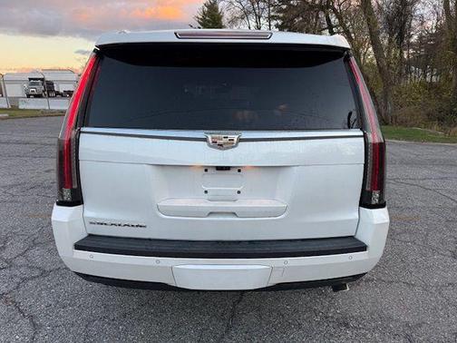 2017 Cadillac Escalade Luxury