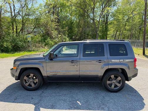 Granite Crystal Metallic Clearcoat 2017 Jeep Patriot 75th Anniversary Edition