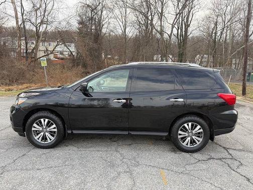 2017 Nissan Pathfinder S