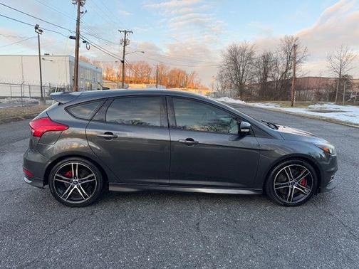 2017 Ford Focus ST 