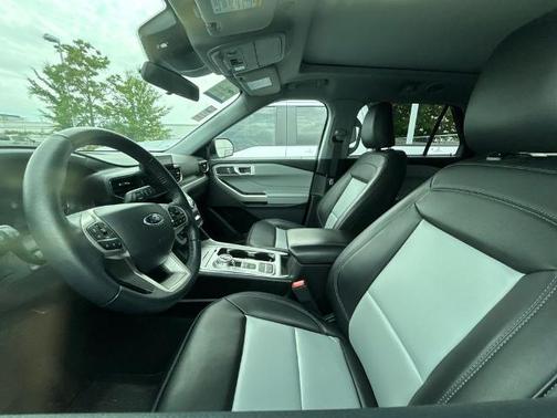 STAR WHITE MET TRI-COAT 2023 Ford Explorer XLT