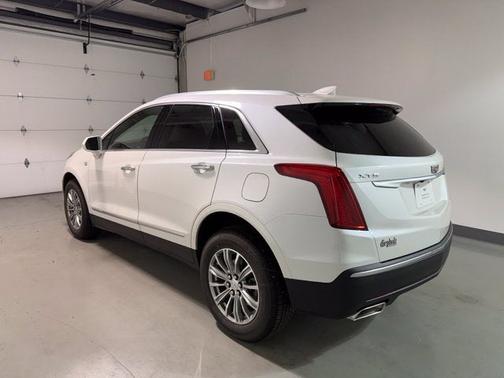 Crystal White Tricoat 2017 Cadillac XT5 Luxury FWD