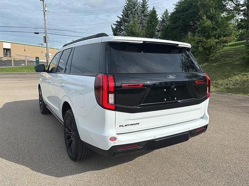 Oxford White 2025 Ford Expedition Platinum