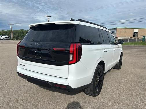 Oxford White 2025 Ford Expedition Platinum