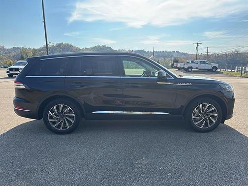 Infinite Black Metallic Clearcoat 2025 Lincoln Aviator Premiere