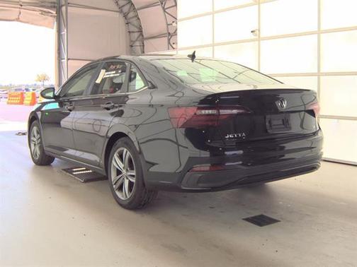 Deep Black Pearl 2024 Volkswagen Jetta 1.5T SE