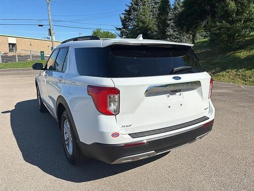 Star White Metallic Tri-Coat 2023 Ford Explorer XLT