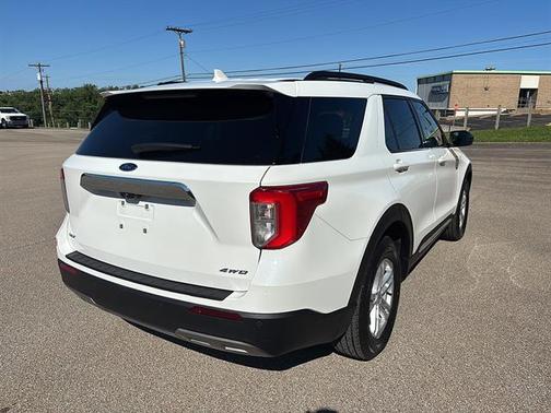 Star White Metallic Tri-Coat 2023 Ford Explorer XLT