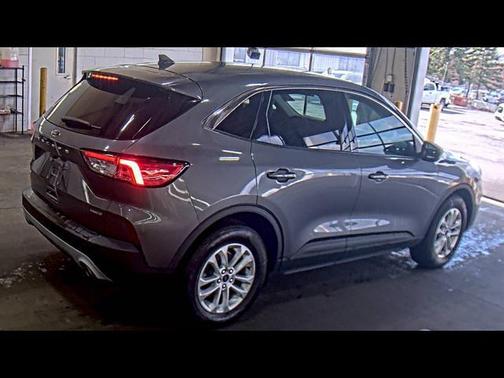 Carbonized Gray Metallic 2022 Ford Escape SE