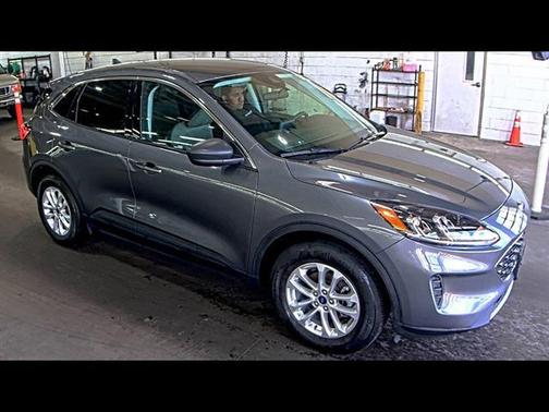Carbonized Gray Metallic 2022 Ford Escape SE