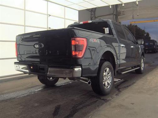 Antimatter Blue Metallic 2022 Ford F-150 XLT