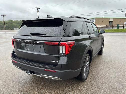 Agate Black Metallic 2026 Ford Explorer Active w/200A Pkg