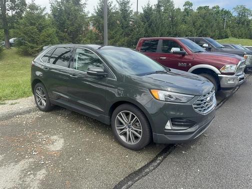 2022 Ford Edge Titanium