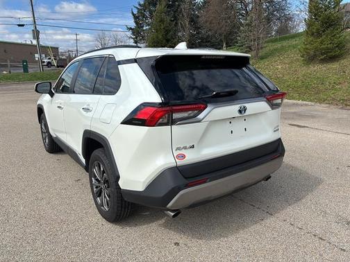 Blizzard Pearl 2022 Toyota RAV4 Hybrid Limited