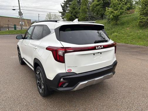 Snow White Pearl 2024 Kia Seltos SX Turbo
