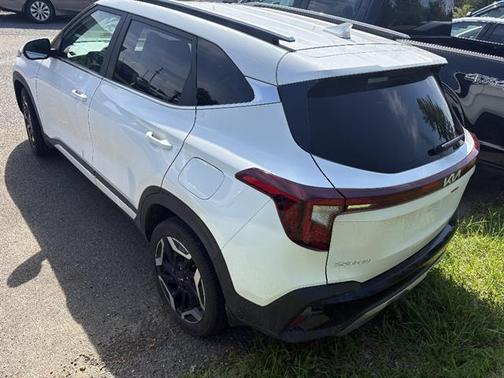 Snow White Pearl 2024 Kia Seltos SX Turbo