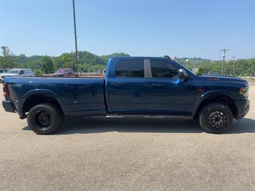 2022 RAM 3500 Laramie Crew Cab 4x4 8' Box