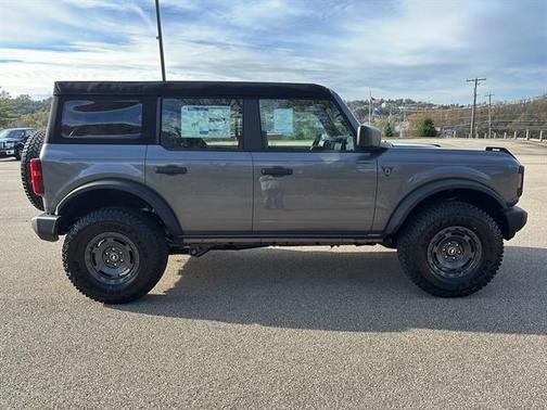 2025 Ford Bronco Base 4 Door 4x4