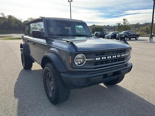 2025 Ford Bronco Base 4 Door 4x4