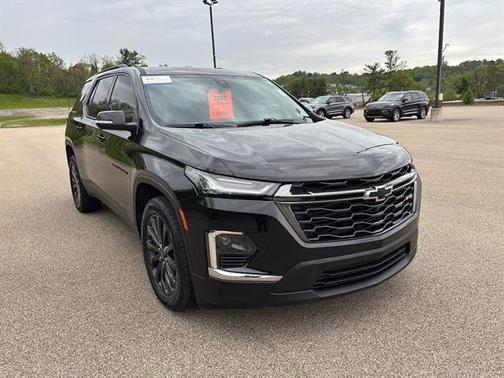 Mosaic Black Metallic 2022 Chevrolet Traverse RS