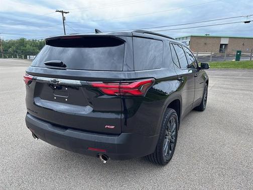 Mosaic Black Metallic 2022 Chevrolet Traverse RS