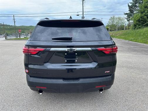 Mosaic Black Metallic 2022 Chevrolet Traverse RS
