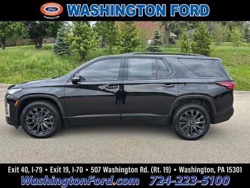 Mosaic Black Metallic 2022 Chevrolet Traverse RS