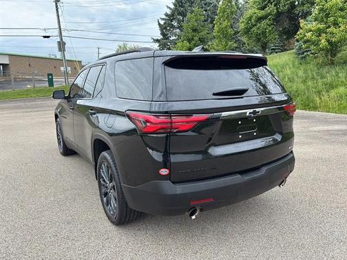 Mosaic Black Metallic 2022 Chevrolet Traverse RS