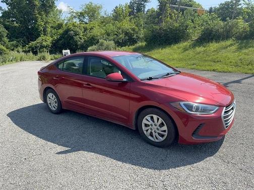 2017 Hyundai ELANTRA SE