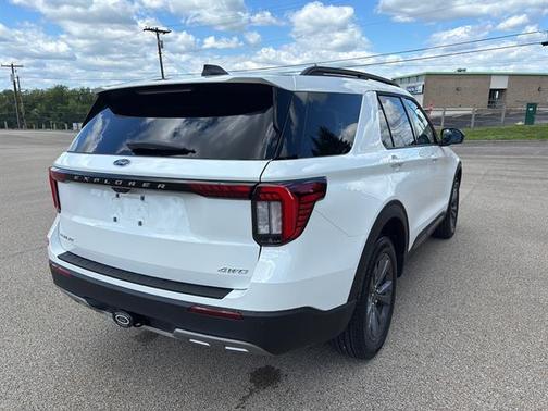 Star White Metallic Tri-Coat 2026 Ford Explorer Active