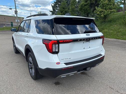 Star White Metallic Tri-Coat 2026 Ford Explorer Active