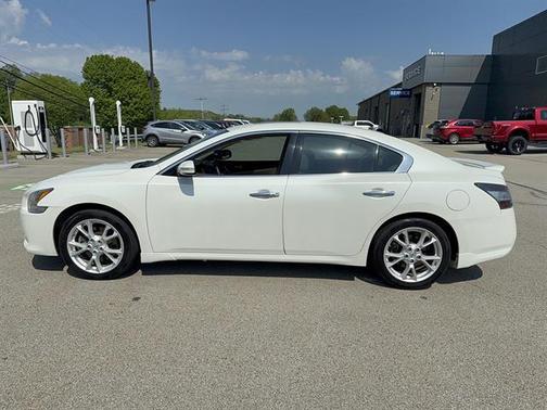 Pearl White 2013 Nissan Maxima SV